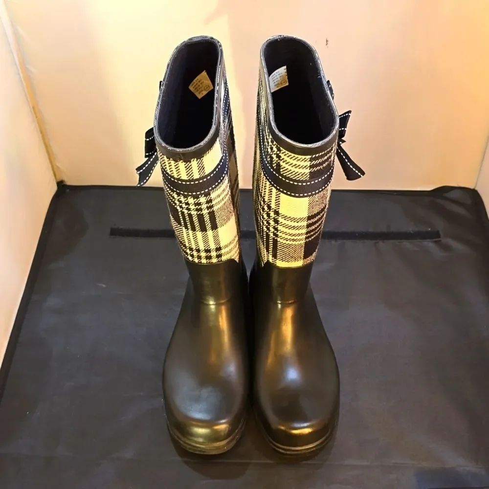 AMERICAN EAGLE OUTFITTERS LONG RUBBER RAIN BOOTS